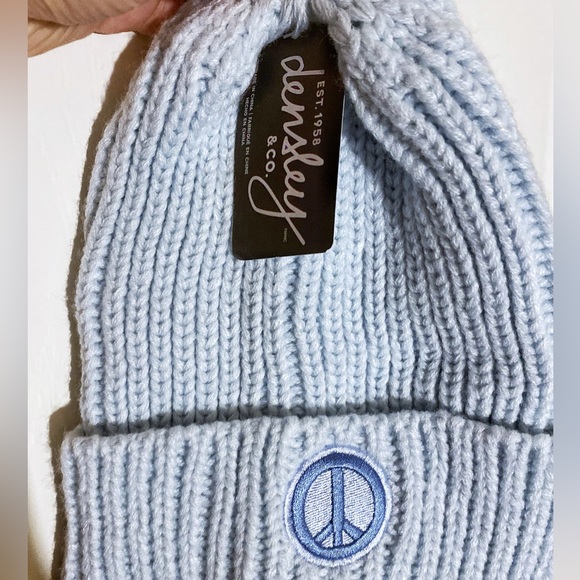 DENSLEY & CO light blue toque hat with a peace sign patch - Picture 3 of 4